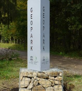 Aufstellung von 18 Geoparkstelen an Durchgangsstraßen in Ortslagen im Geopark Harz-Braunschweiger Land-Ostfalen